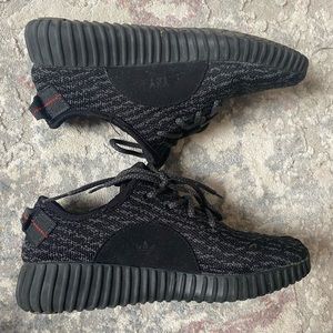Yeezy Boost 350 in Pirate Black
